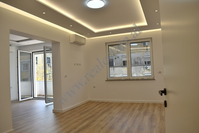 Two bedroom apartment for office rent in Mine Peza Street, Tirana.
Located on the 3rd floor of a bu